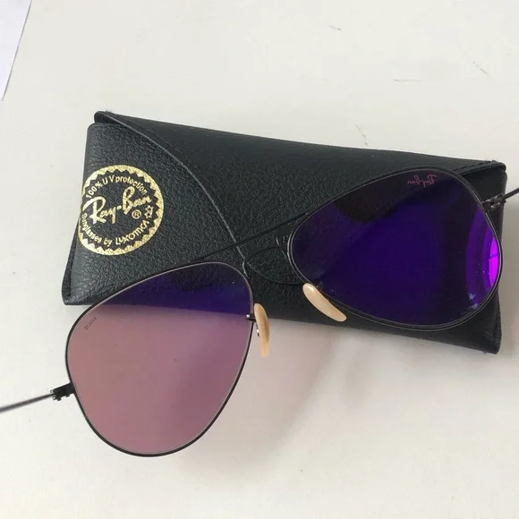 Ray-Ban Classic Aviators - Picture 2 of 5